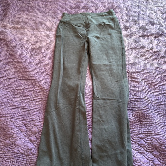 Old Navy Active Flare Leggings - Picture 13 of 13